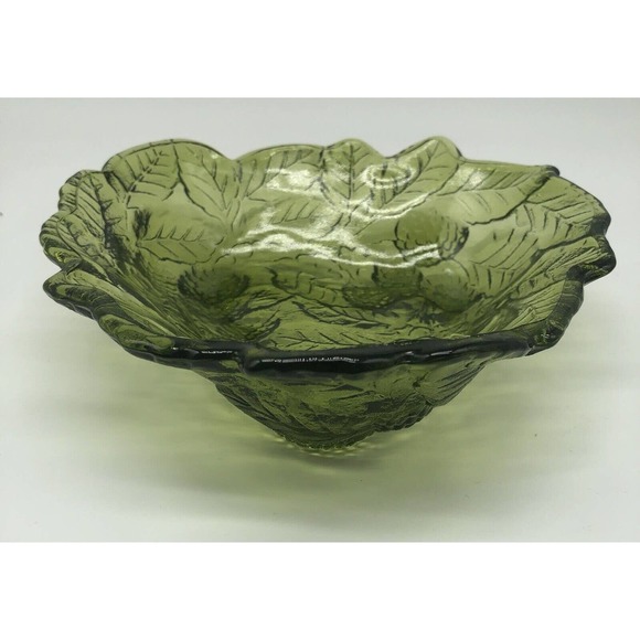 VTG Green Glass Grapes Leaves Scallop Edge Candy Dish Indiana MidCentury Bowl A1 - Picture 1 of 6